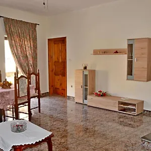 Homestay Silia's Maisonette